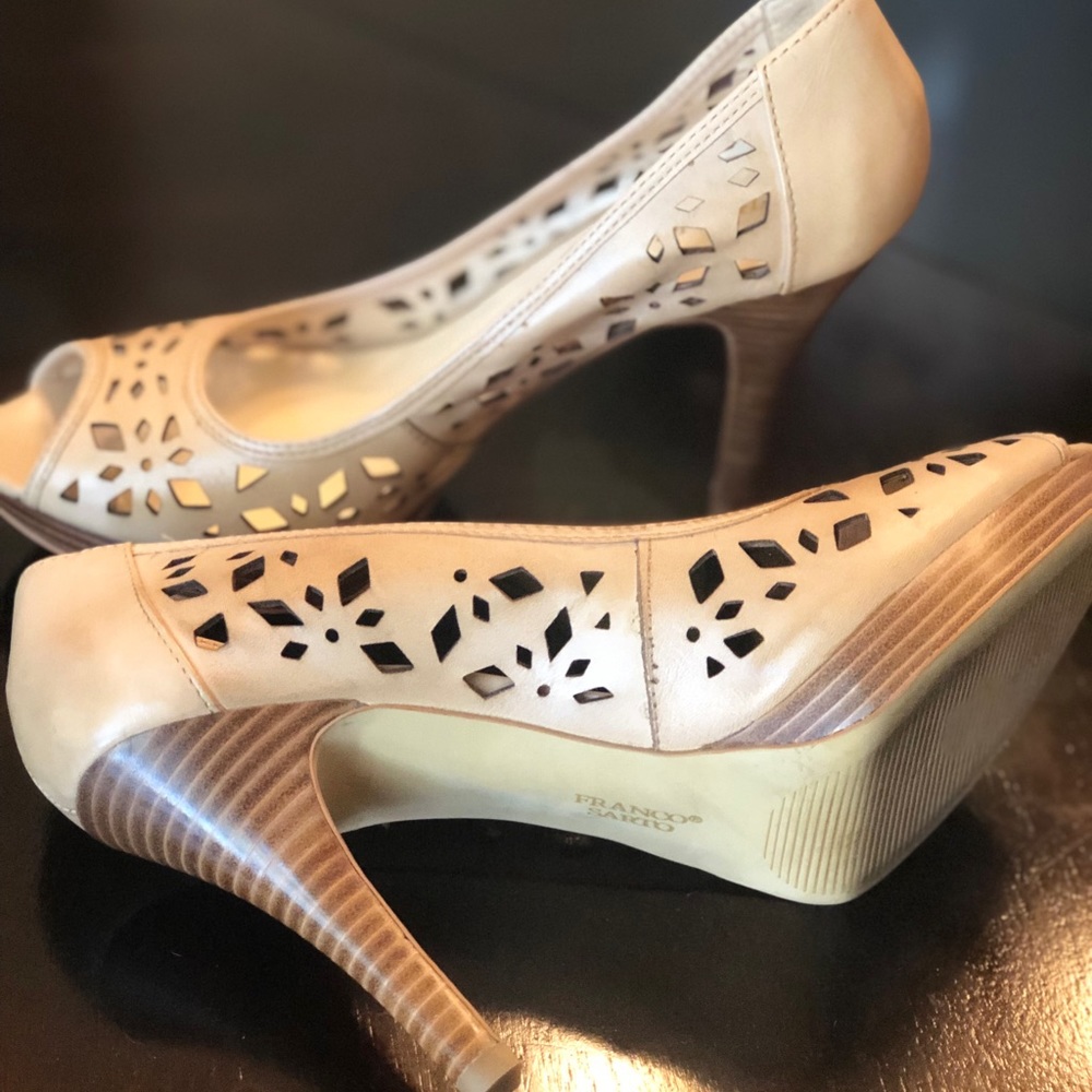 Open toe pumps